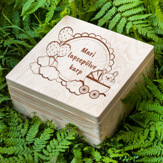 Puidust karp "Lapsepõlve karp", valitud nimega (30 x 30 cm)