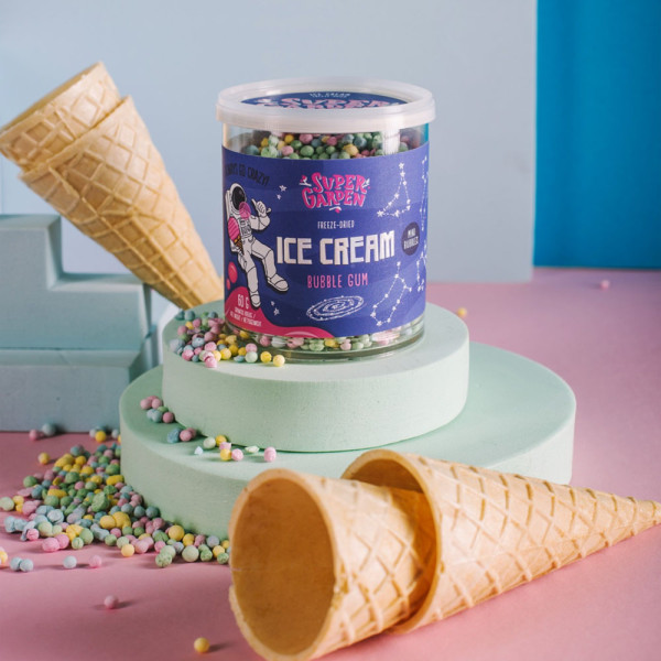 SUPER GARDEN külmkuivatatud nätsukommi-maitselised mini-jäätisepallid , 60g