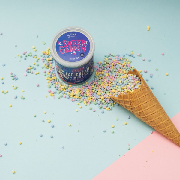 SUPER GARDEN külmkuivatatud nätsukommi-maitselised mini-jäätisepallid , 60g