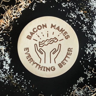 Graveeritud puidust lõikelaud „Bacon makes everything better“