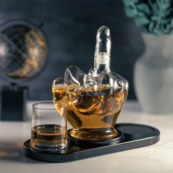 Karahvini ja 2 klaasi komplekt "Middle Finger"