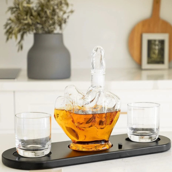 Karahvini ja 2 klaasi komplekt "Middle Finger"