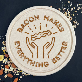 Graveeritud puidust lõikelaud „Bacon makes everything better“