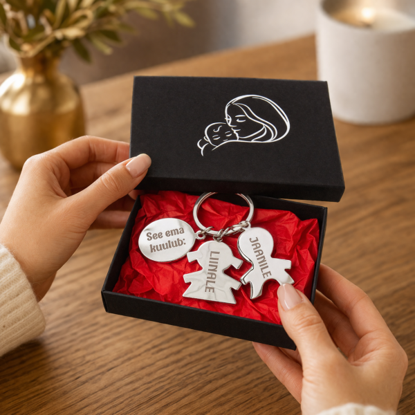 Metallist võtmehoidja "See ema kuulub" Sinu valitud nimedega