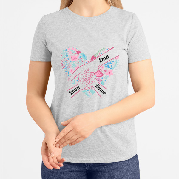 Naiste T-särk "Ema süda" valitud laste nimedega