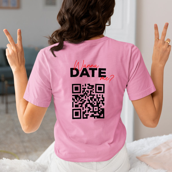 Naiste T-särk "Wanna date me?" personaalse QR-koodiga