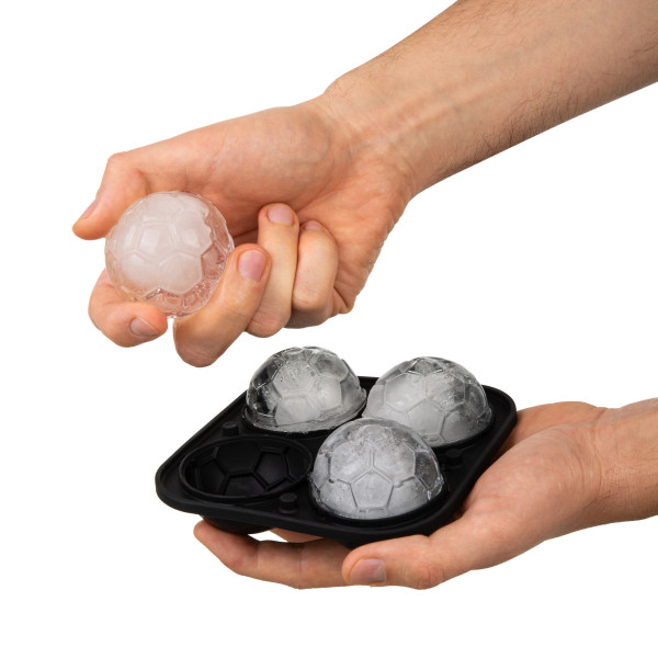 Viski- ja jalgpallifänni komplekt: klaas ja jäävormid