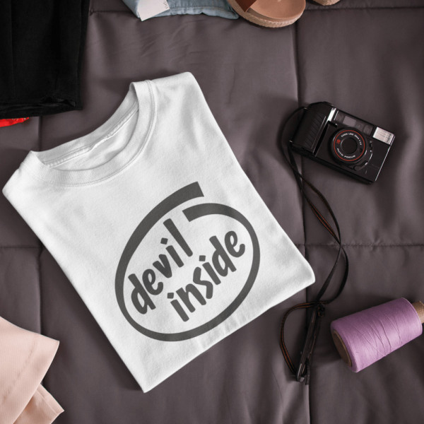 Naiste T-särk "Devil inside"