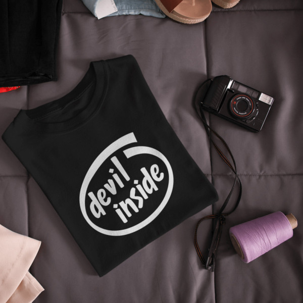 Naiste T-särk "Devil inside"